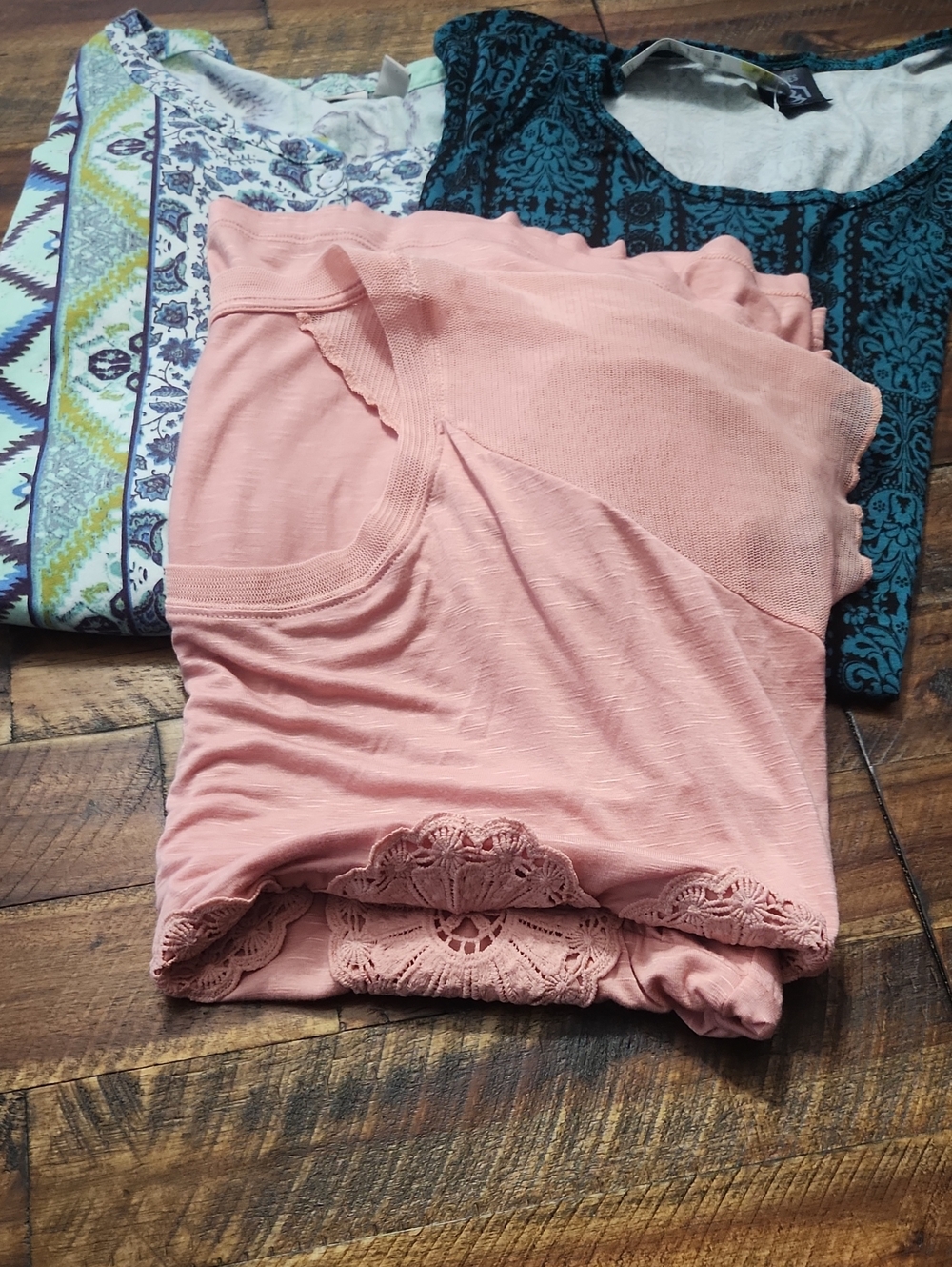 Lot of 3 Womens Tops 1 & 2x sz